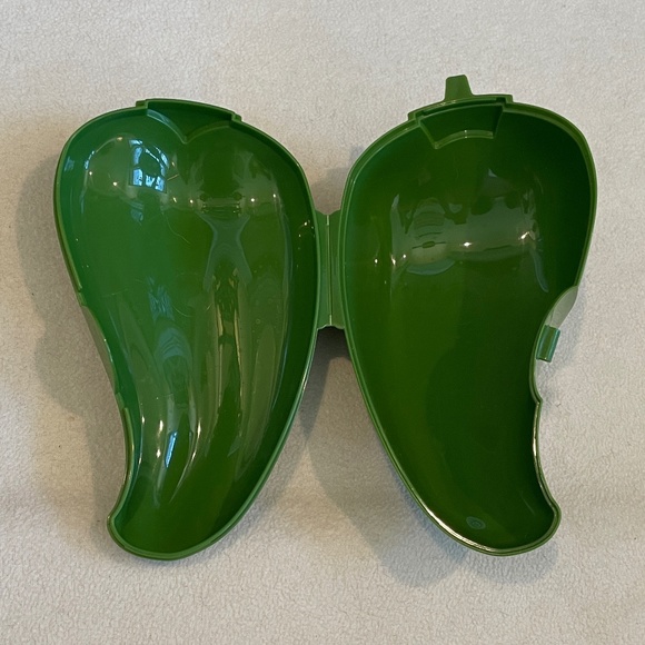 BNWOT Tupperware Chili Pepper Keeper in Green - Picture 9 of 9